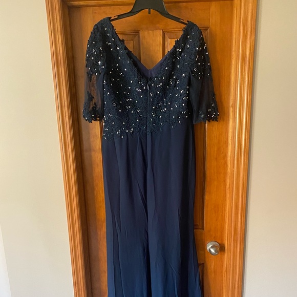 V-neck sheath chiffon evening dress sweep train Size 14 New with tags - Picture 4 of 8